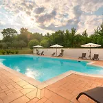 Con Piscina شقة