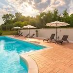 Con Piscina شقة *