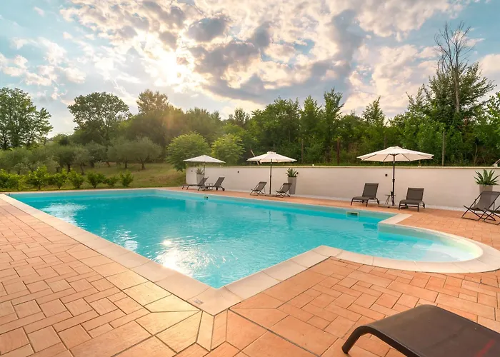 Con Piscina Apartmán