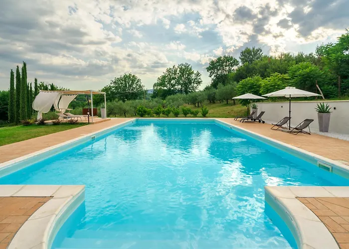 Con Piscina Apartmán *